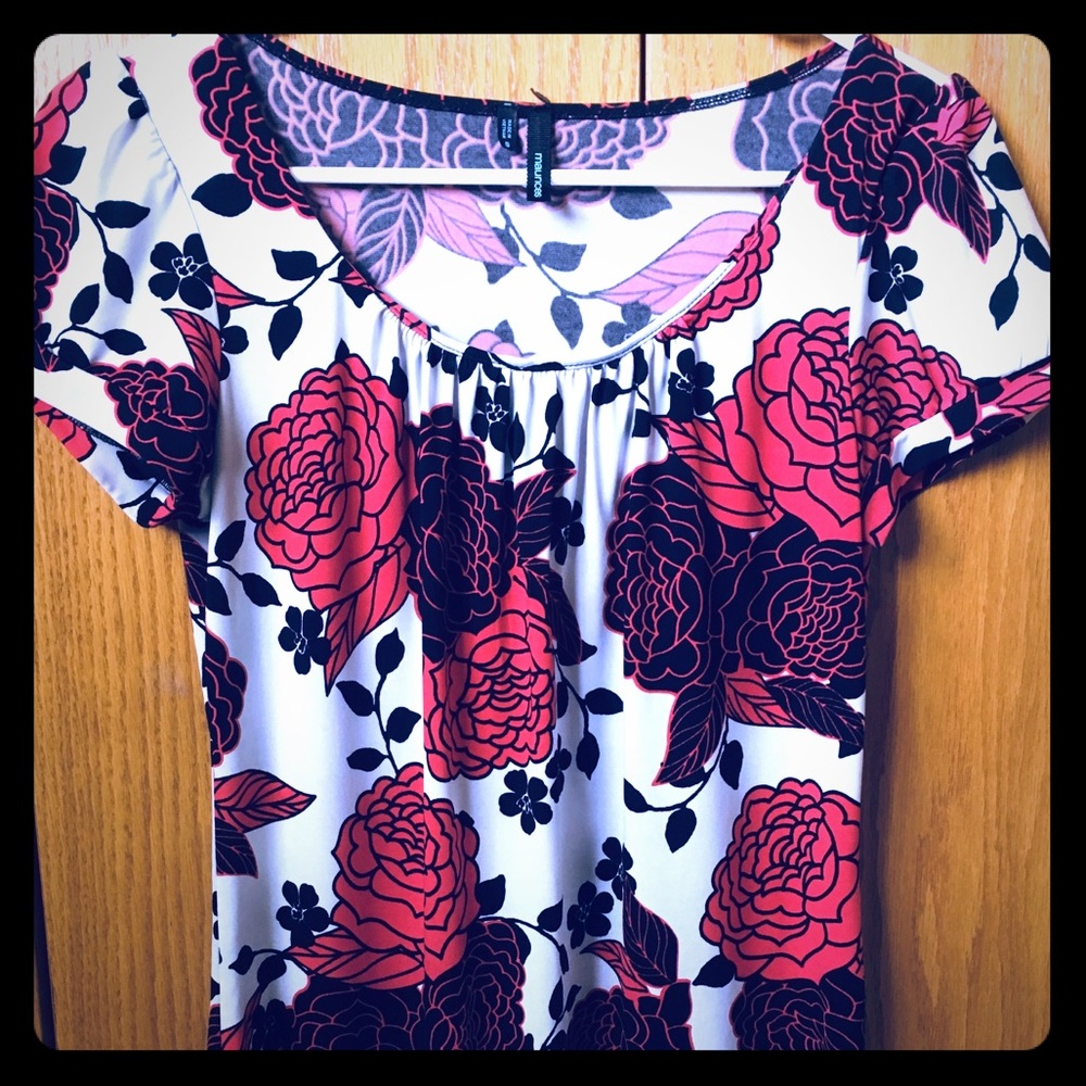 Floral, scoop neck blouse
